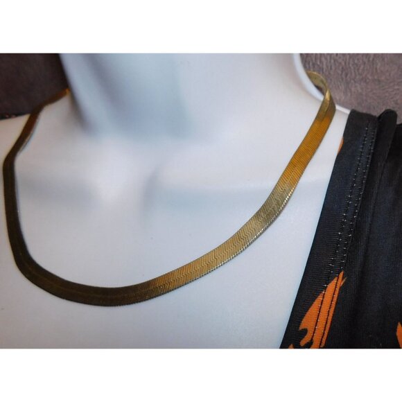 Simple Gold Tone Flat Ribbon Chain Necklace - Picture 4 of 4